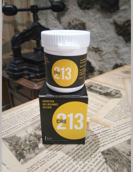 Cera para el mantenimiento de libro con tapa o encuadernación en piel.