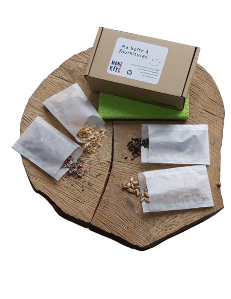 Contenu de ma boîte à fournitures du kit de fabrication de feuilles de papier.
