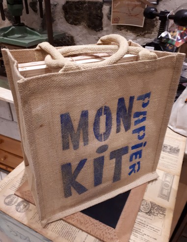 Kit to make your own paper. Made entirely in the bookbinding workshop in Puy en Velay.